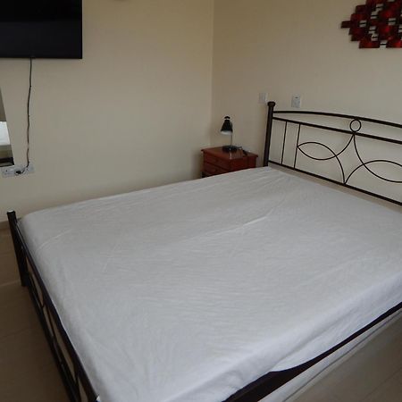 Barlee'S Apartment Paralimni Exterior foto