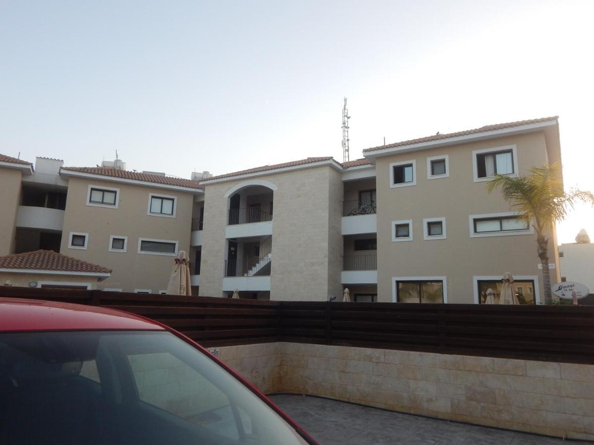 Barlee'S Apartment Paralimni Exterior foto