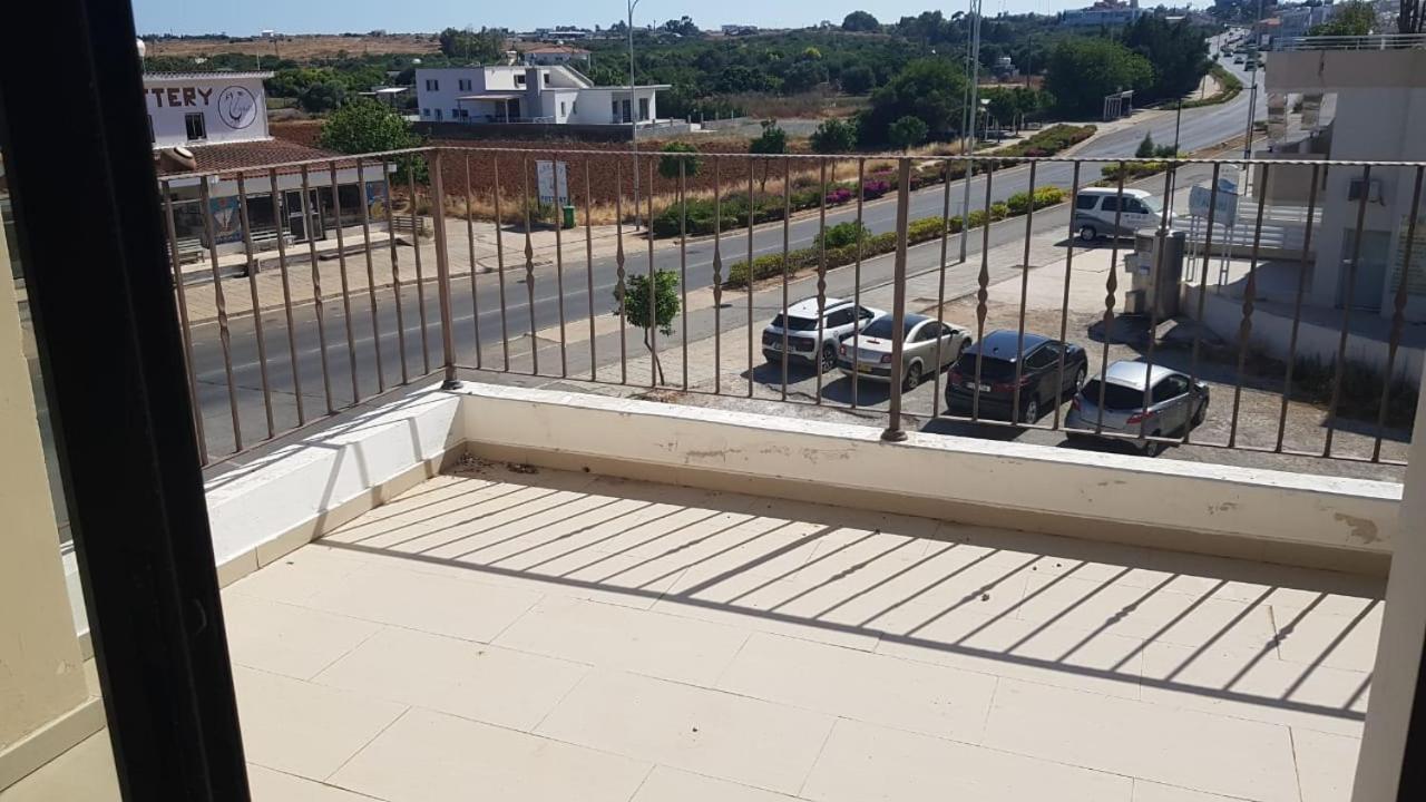 Barlee'S Apartment Paralimni Exterior foto